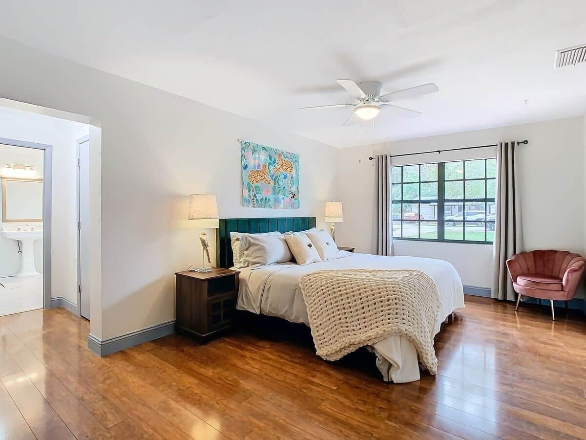 4 bedrooms, desk, iron/ironing board, free WiFi