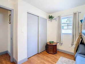 Interior - The Seminole Heights Suncatcher - Pool & Basketball (Tampa)