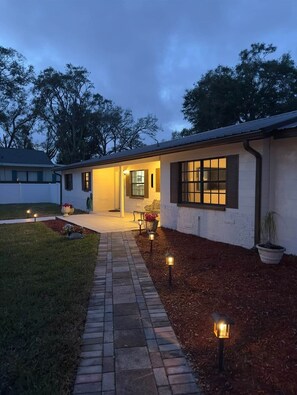 المنشأة من الخارج