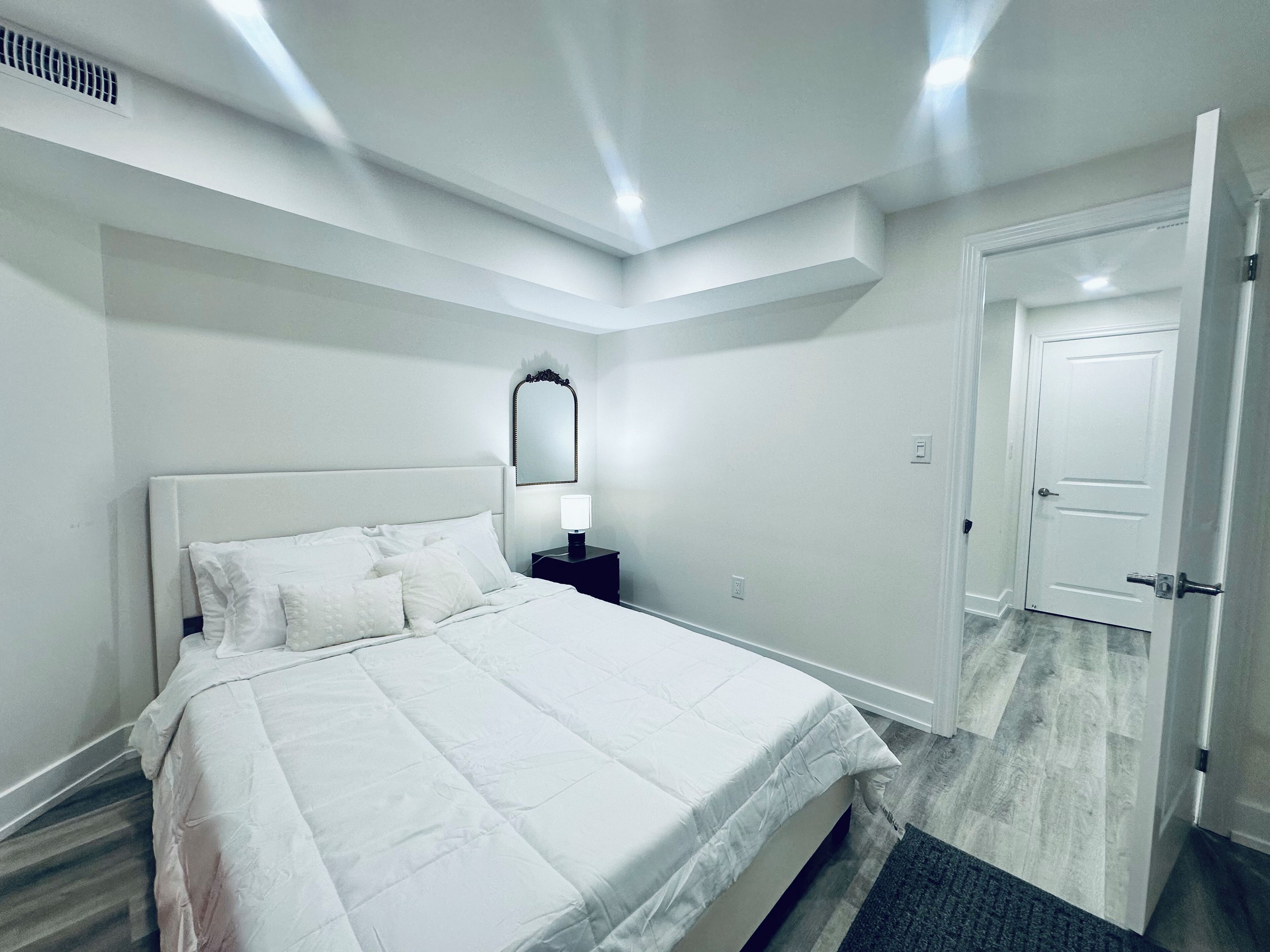 2 室のベッドルーム、アイロン / アイロン台、WiFi (無料)、ベッドシーツ