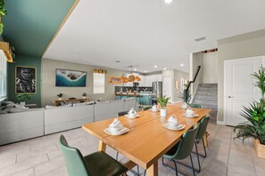 Maison, Plusieurs lits, accès à la piscine, vue sur la piscine (Jungle House At Championsgate) | Restauration