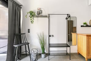 Studio, 1 Double Bed, Kitchenette, City View | Living area