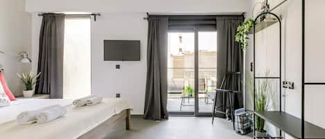 Studio, 1 giường đôi, bếp nhỏ, quang cảnh thành phố | Màn/rèm cản sáng, bàn ủi/dụng cụ ủi quần áo