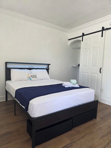 Hotel with AC & WiFi in Kissimmee