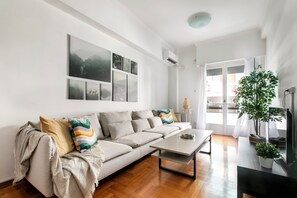 Apartment, Balcony, City View | Living room | 43-inch Smart TV with digital channels, streaming services
