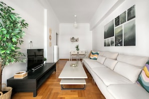 Apartment, Balcony, City View | Living room | 43-inch Smart TV with digital channels, streaming services