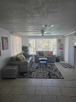 Smart TV, stereo - Vacation home in Florida / Tampa Bay Area (Port Richey)