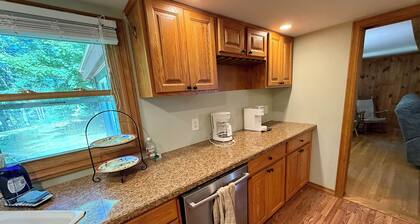 Great Sacandaga Lake 4 Season Cabin - Leaf Peeping Availability!