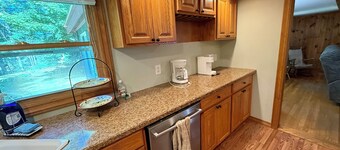 Great Sacandaga Lake 4 Season Cabin - Leaf Peeping Availability!