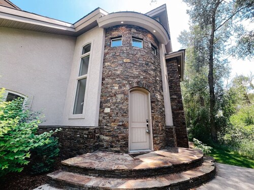 Willow Creek Retreat on Ski Hill Rd