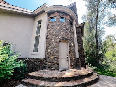 Willow Creek Retreat on Ski Hill Rd