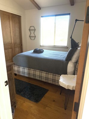 4 chambres, fer et planche à repasser, Wi-Fi, draps fournis