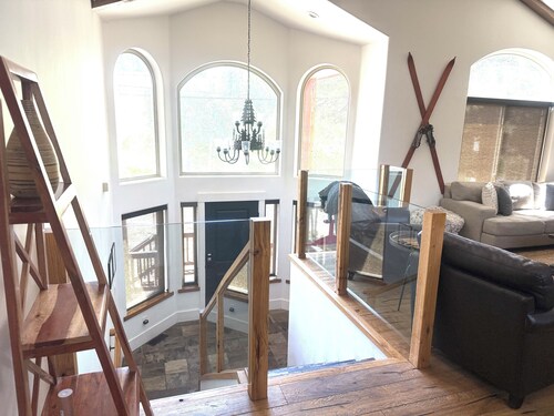 Spacious 4-bedroom house with beautiful views in South Lake Tahoe