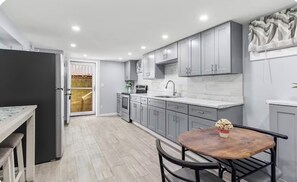 Fridge, microwave, oven, stovetop - Spacious Renovated 5BR Home - Sleeps 12, Near Beaches, NYC & Huntington Village (Wheatley Heights)