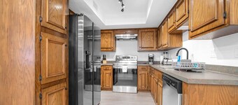 Stylish Retreat w/ Private Patio, King Bed and BBQ