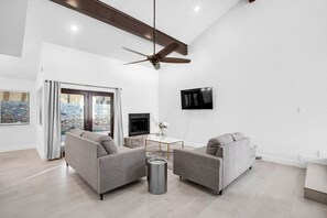 TV, fireplace