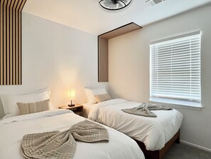 3 室のベッドルーム、アイロン / アイロン台、WiFi (無料)、ベッドシーツ