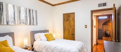 3 slaapkamers, een strijkplank/strijkijzer, wifi, beddengoed