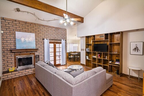 Cozy Home w/Private Patio, KingBed, Fireplace, BBQ