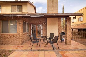 Outdoor dining - Cozy Home w/Private Patio, KingBed, Fireplace, BBQ (El Paso)