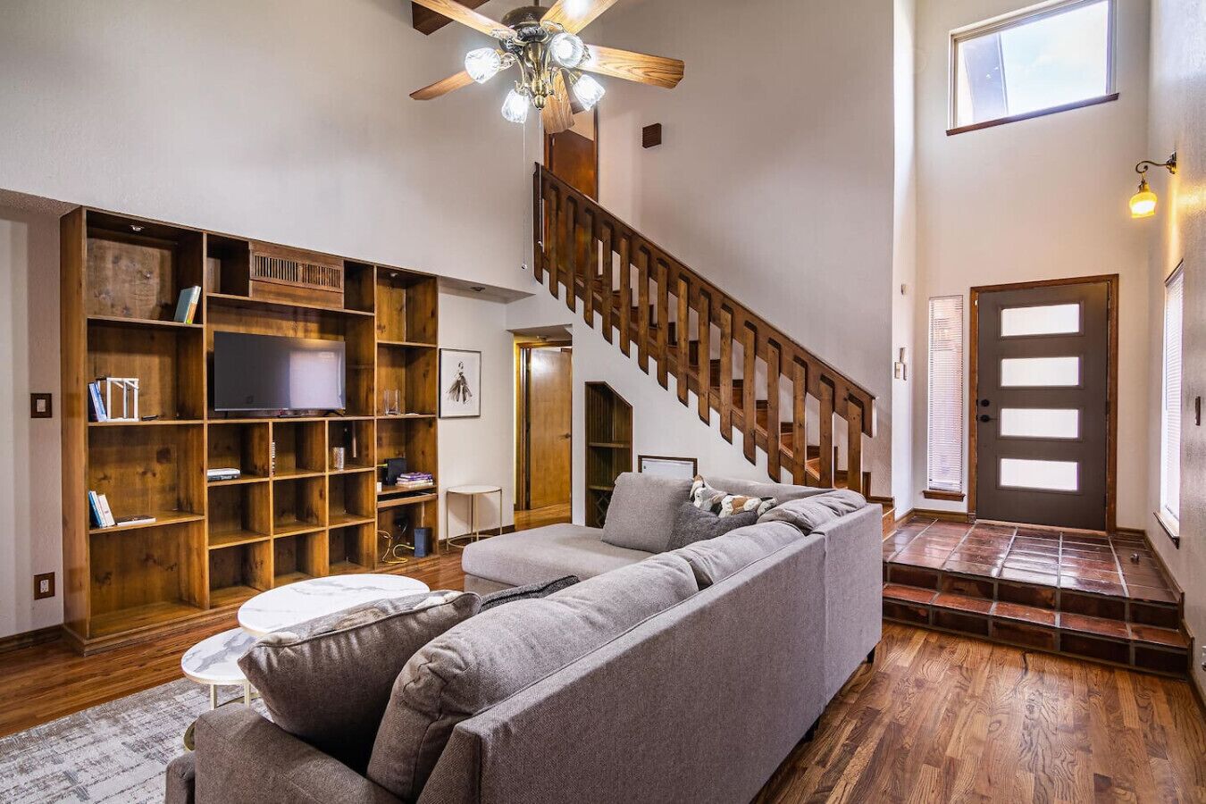 Televisión y chimenea 