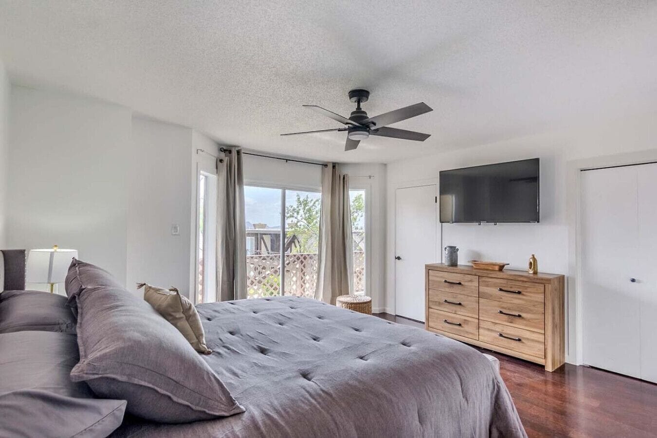 2 slaapkamers, een bureau, wifi, beddengoed