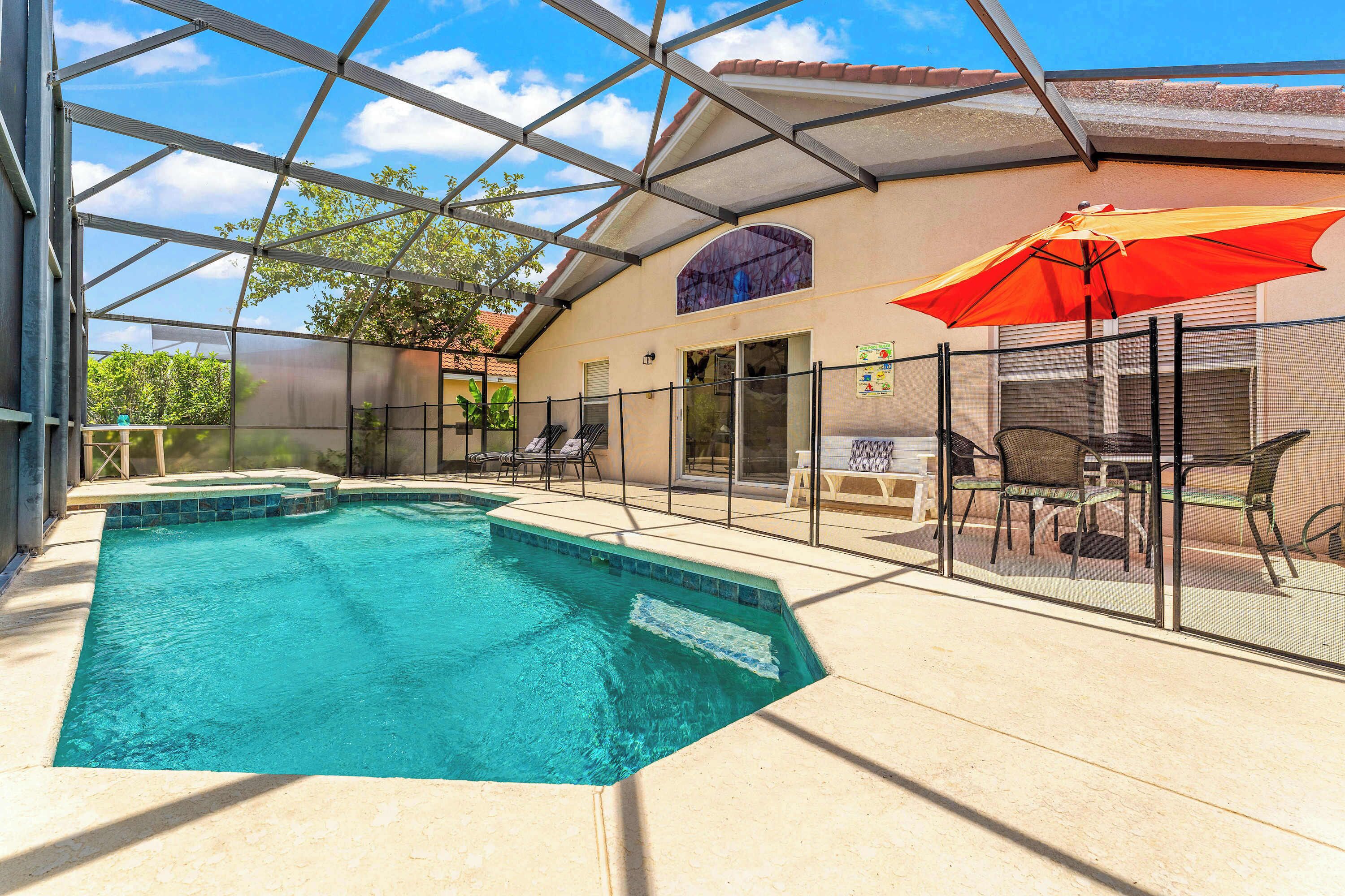 Ulkouima-allas, aurinkovarjoja, aurinkotuoleja