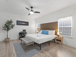 3 bedrooms, desk, iron/ironing board, free WiFi