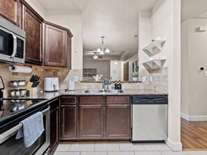 Fridge, microwave, oven, stovetop - Family-Friendly 3BR Retreat Sleeps 10 King Suite Bunks and Office (Lake Dallas)