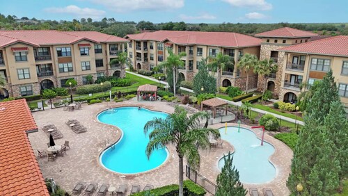 Tuscan Paradise At Bella Piazza