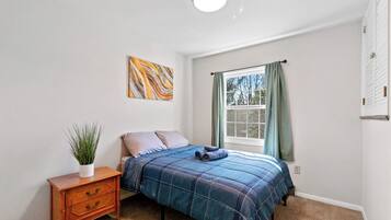4 bedrooms, desk, iron/ironing board, free WiFi