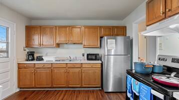 冰箱、微波炉、烤箱、炉灶