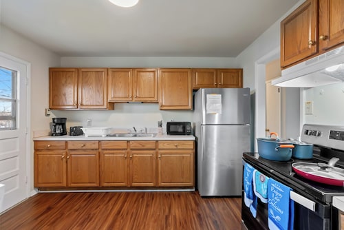  Easy Self Check-in 4BR Escape • Prime Walkable Location • Dining & Shops Nearby