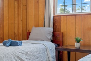 4 bedrooms, desk, iron/ironing board, free WiFi