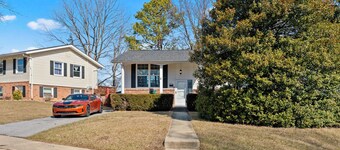 Easy Self Check-in 4BR Escape • Prime Walkable Location • Dining & Shops Nearby