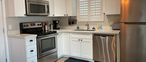 Microonde, forno, piano cottura, lavastoviglie