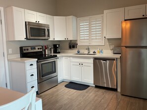 Fridge, microwave, oven, stovetop - Prickly Pear Villa - Desert Patio Home perfect for families or business travel. (Phoenix)