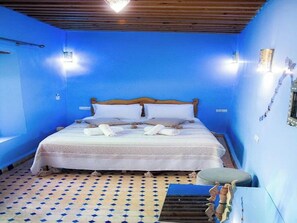 7 bedrooms, internet, bed sheets