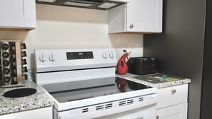 微波炉、烤箱、炉灶、洗碗机