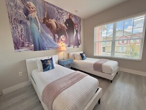 5 bedrooms, iron/ironing board, WiFi, bed sheets