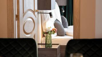 1 bedroom, iron/ironing board, internet, bed sheets