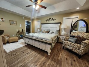 5 soverom, strykejern/-brett, wi-fi og sengetøy