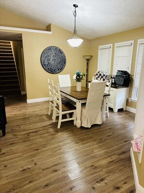 Dining - Pensacola Paradise. 5BR/3BA w/pool, HUGE yard, organic garden! Pets welcome. (CANTONMENT)