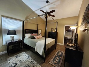 5 bedrooms, iron/ironing board, WiFi, bed sheets