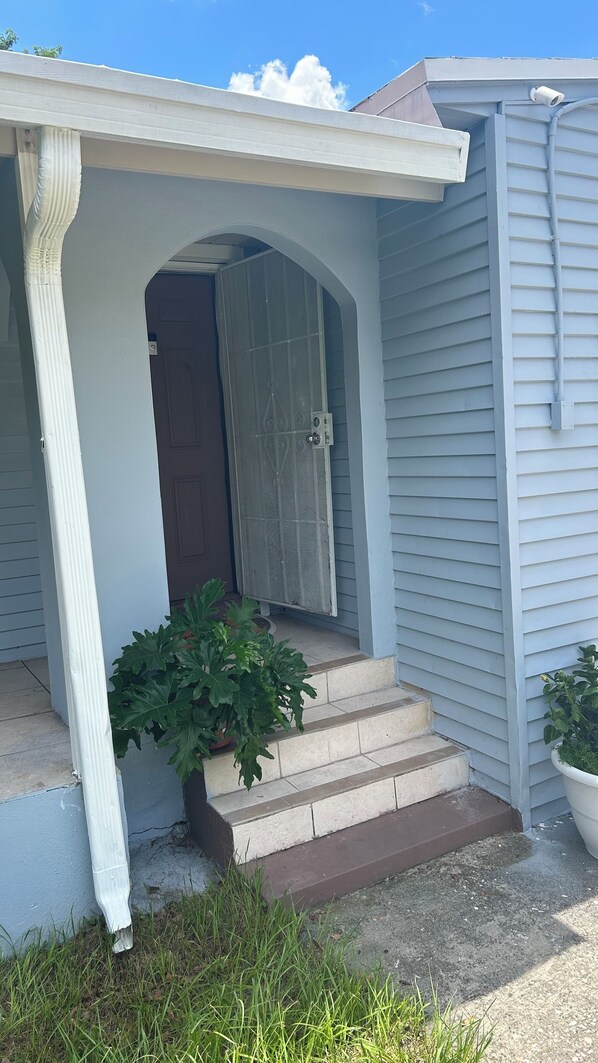 Exterior detail - Beautiful downtown 3 bedrooms in a 4 bedroom house in lovely Orlando.Florida!!! (Orlando)