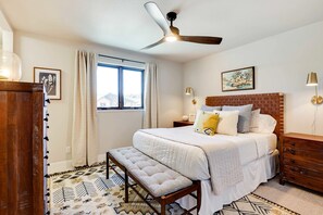 4 室のベッドルーム、アイロン / アイロン台、WiFi、ベッドシーツ