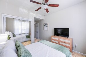 2 soverom, skrivebord, strykejern/-brett og wi-fi (inkludert)