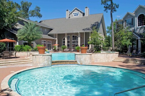 Mid-Century Gem 2-Bedroom with Workspace Gym/Basketball Court & Great Pool!