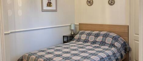 1 bedroom, free WiFi, bed sheets