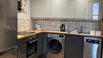 Geladeira, fogão, cooktop, lava-louças